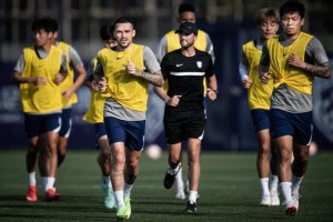 百家乐-三镇12新援齐亮相老队长送谏言 标王拒绝个人主义