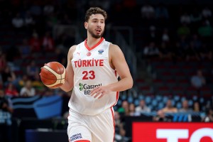 鲁迪盛赞申京：表现惊艳如高大型控卫，球商出众尽在预料之中