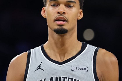 亚历山大34+5+5被批胜之不武，文班亚马历史第二人，雷霆复仇马刺